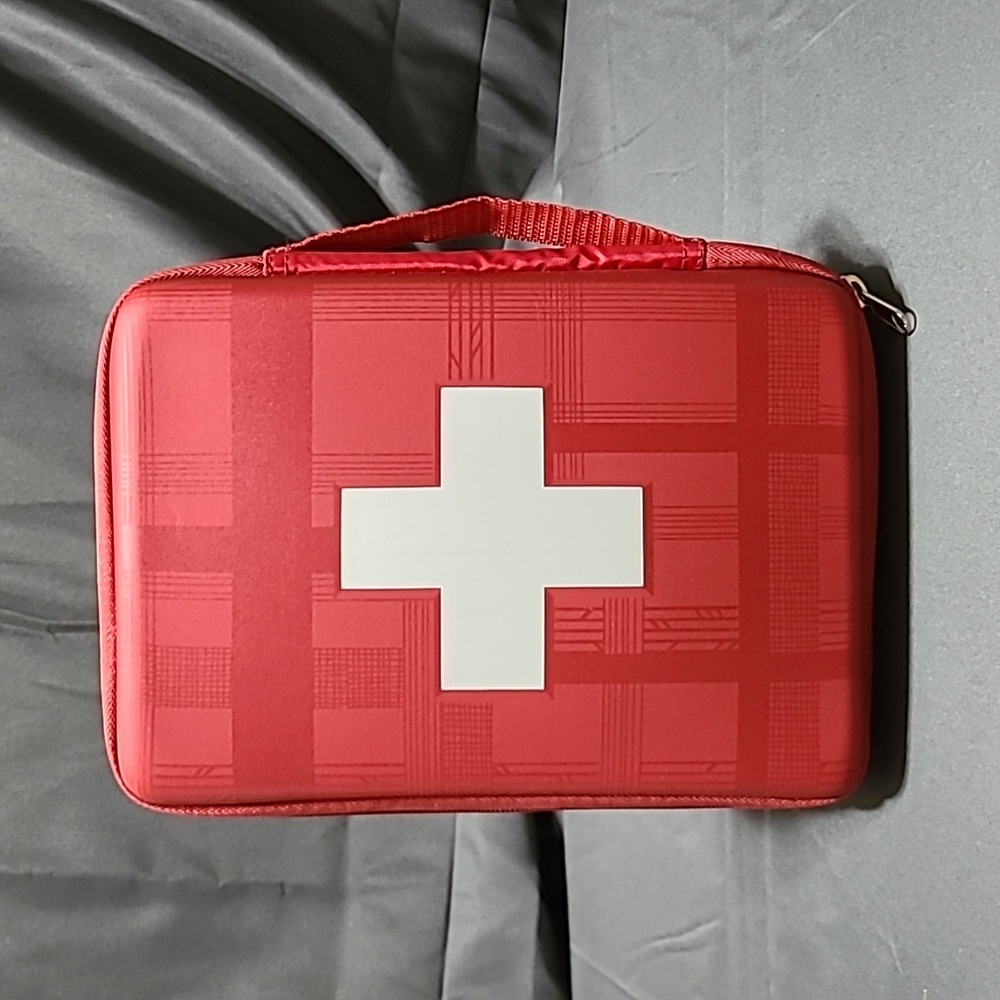 First aid box with zipper
